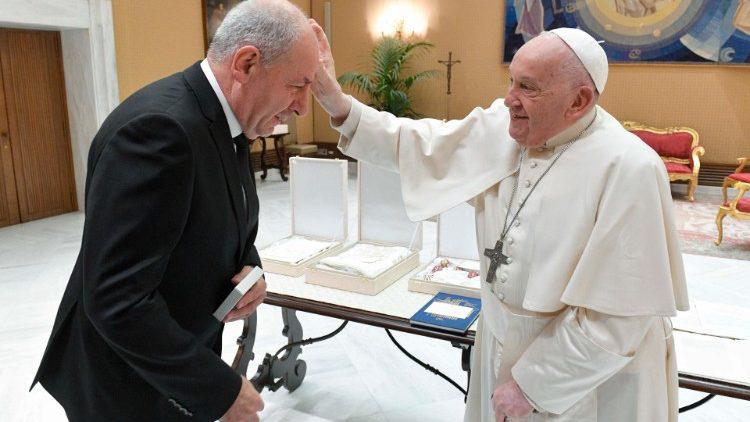  Francisco recebe o presidente da Hungria no Vaticano                